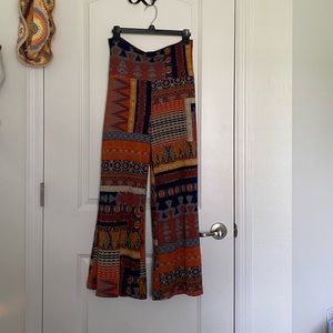 CUTE PRINT FLARE PANTS! size unknown i’d say S/M. Probably a medium. Can fold!